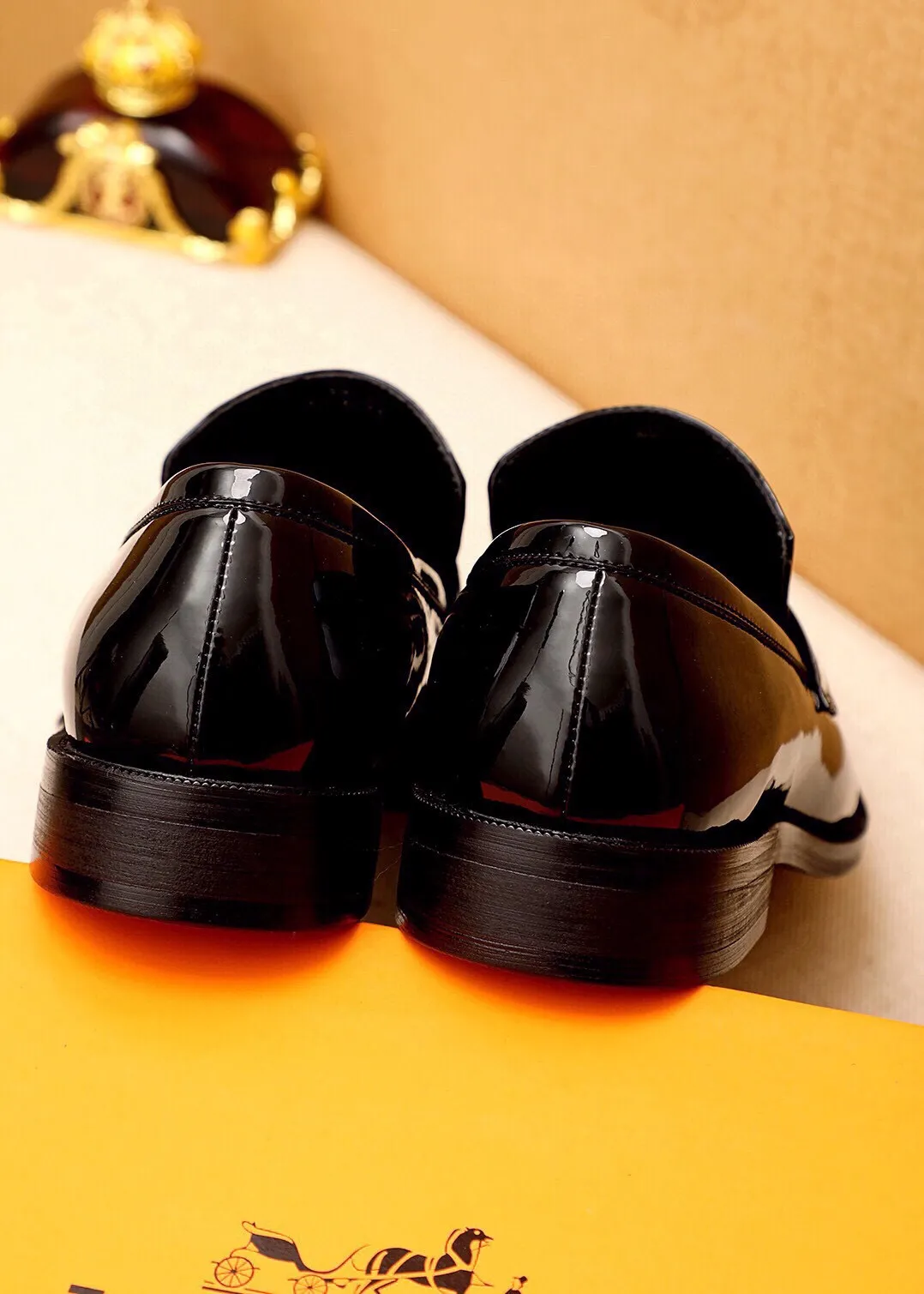 Men's shoes 💰460 💐 Product trademark: HERMES "Hermès" casual leather shoes Regular size: 38-44 (45🉑️customized) Product materials: Selected imported first-layer open edge bead upper + classic hardware buckle, imported water-dyed 🐂 cowhide lining. Strong three-dimensional visual effect, combined outsole Color: 2⃣️colors available